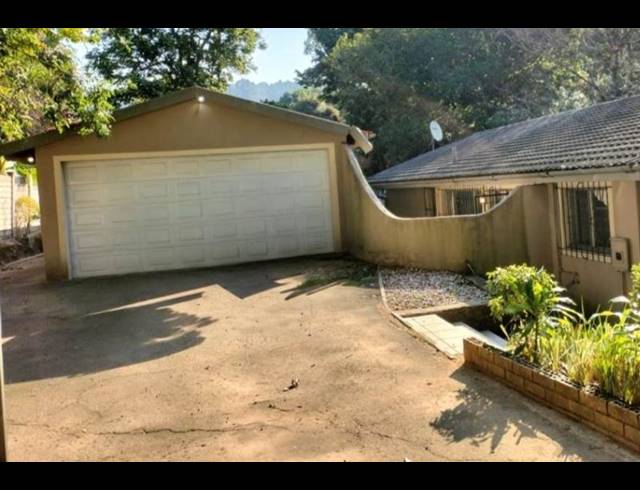 4 BEDROOM HOUSE FOR SALE IN THE WOLDS